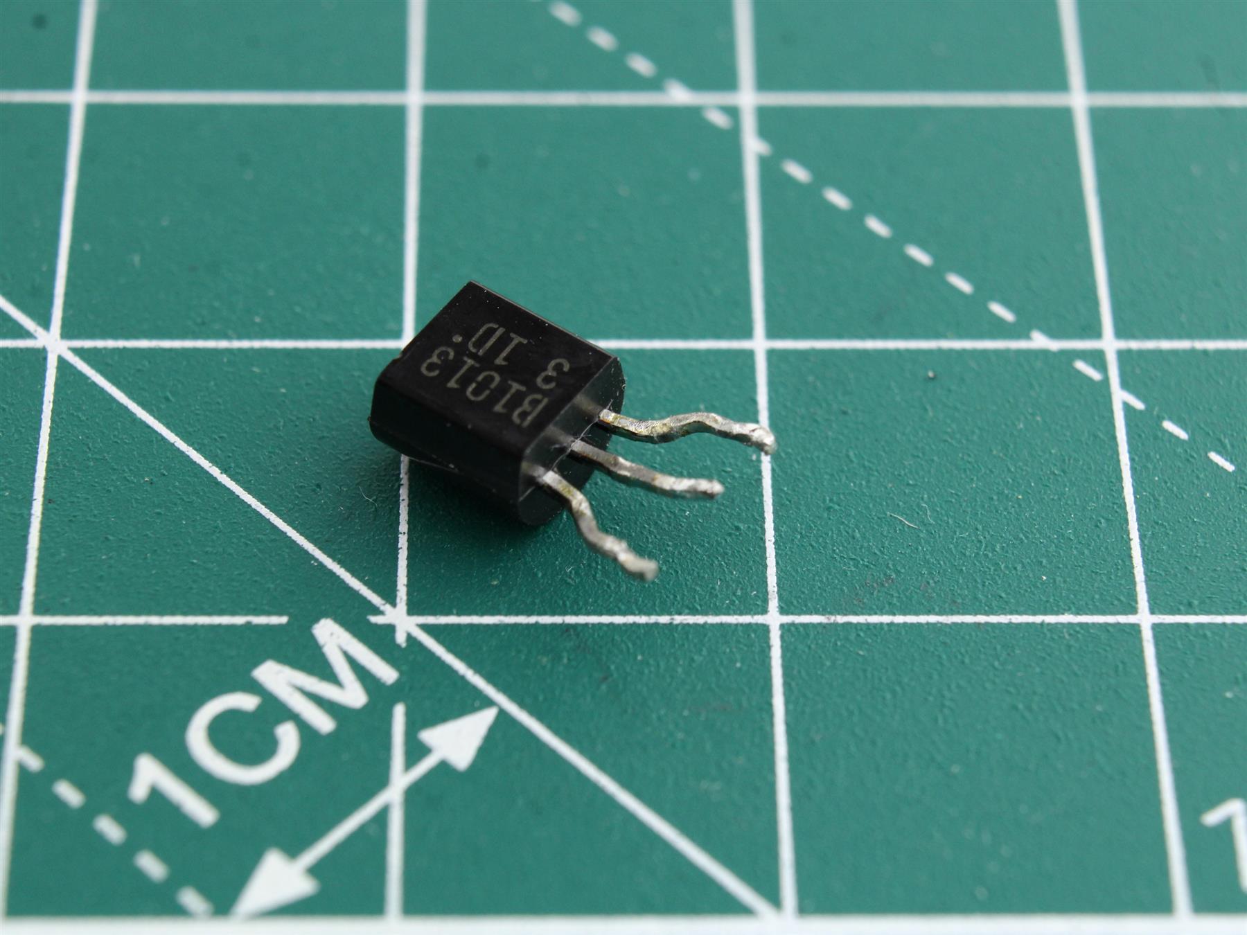 2SB1013 Transistor B1013