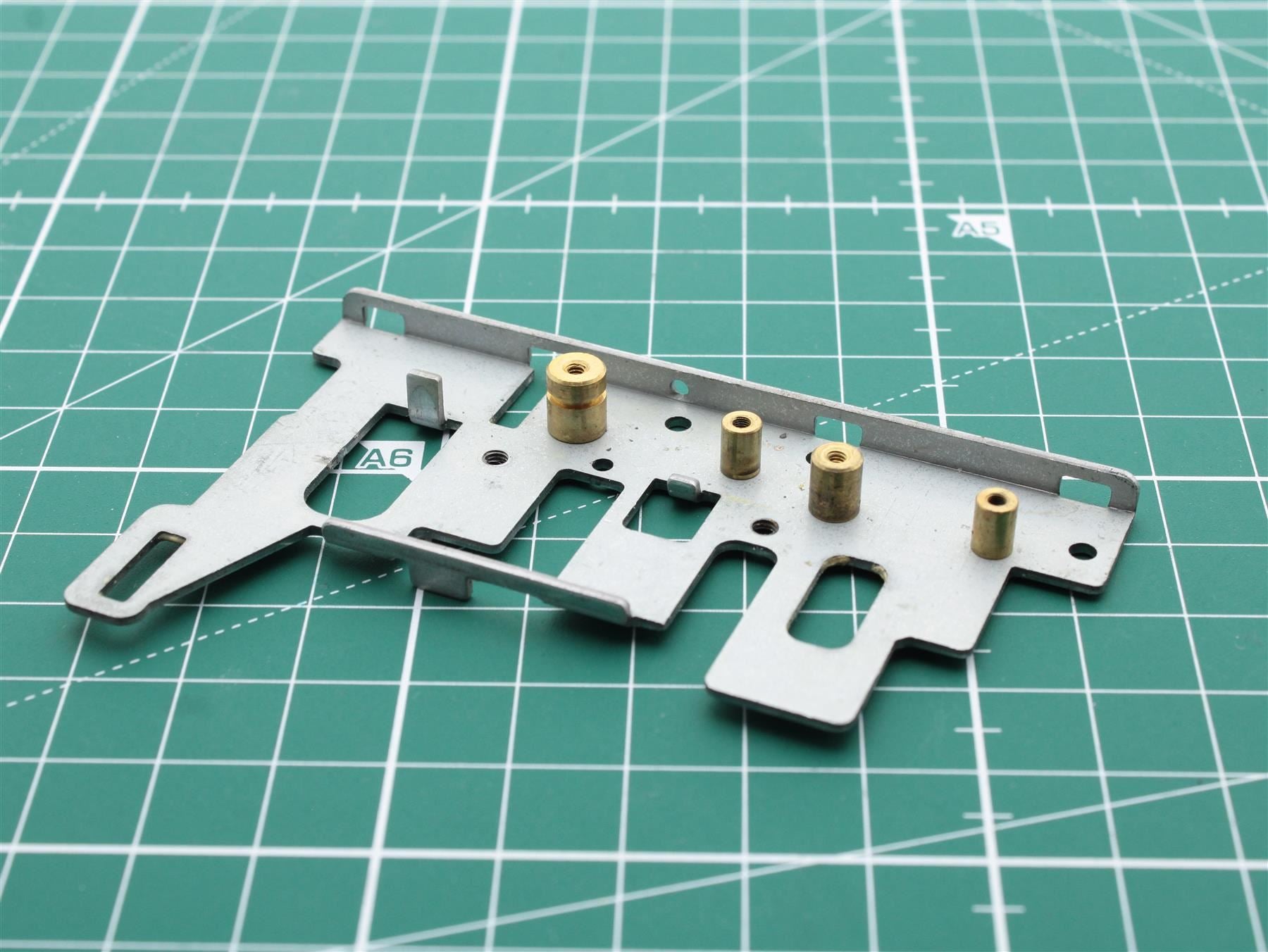 Bang & Olufsen Beocenter 2200 (Holder) Part Position: 22012