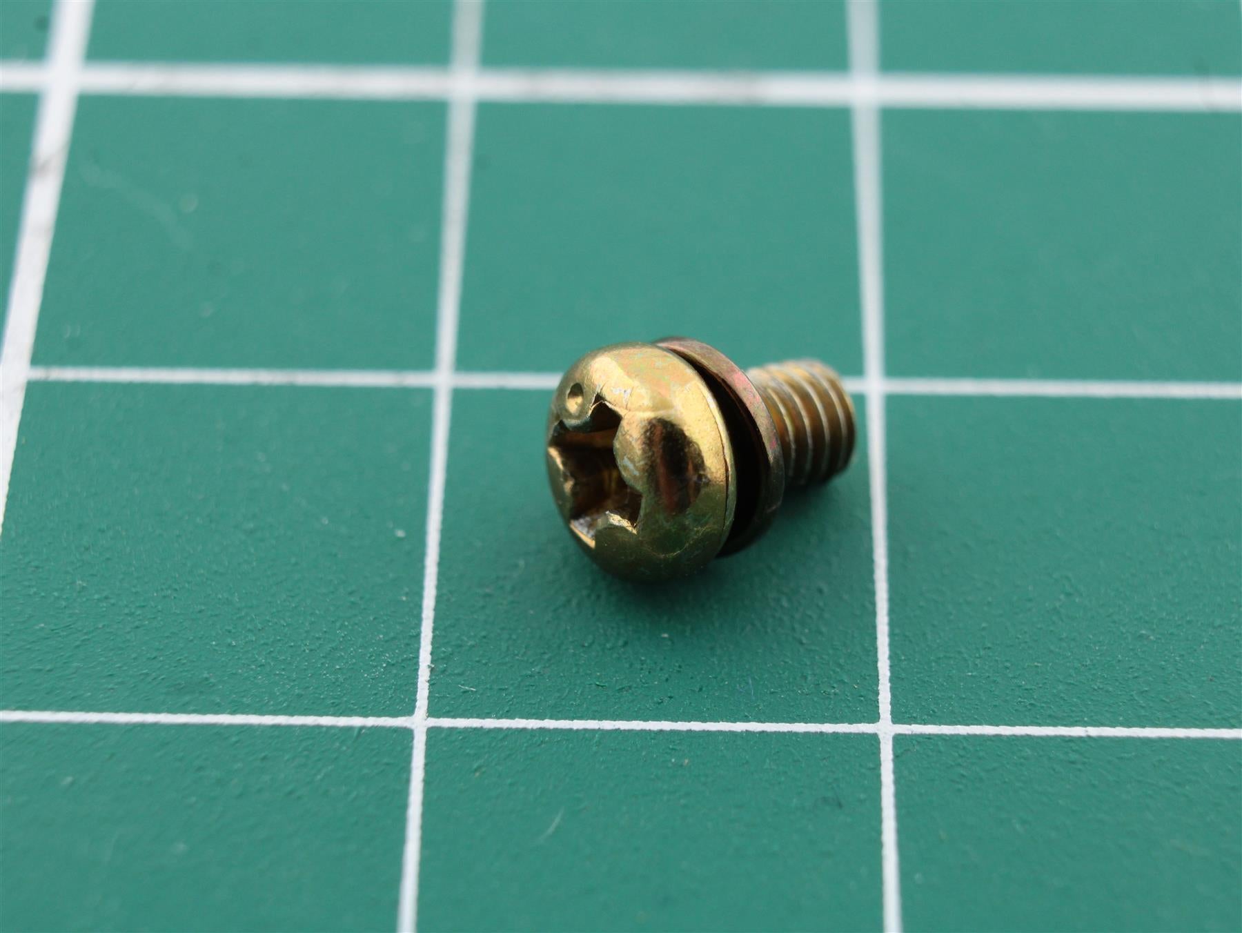 Bang & Olufsen 2039049 – Screw 3×5 mm Genuine Reconditioned P