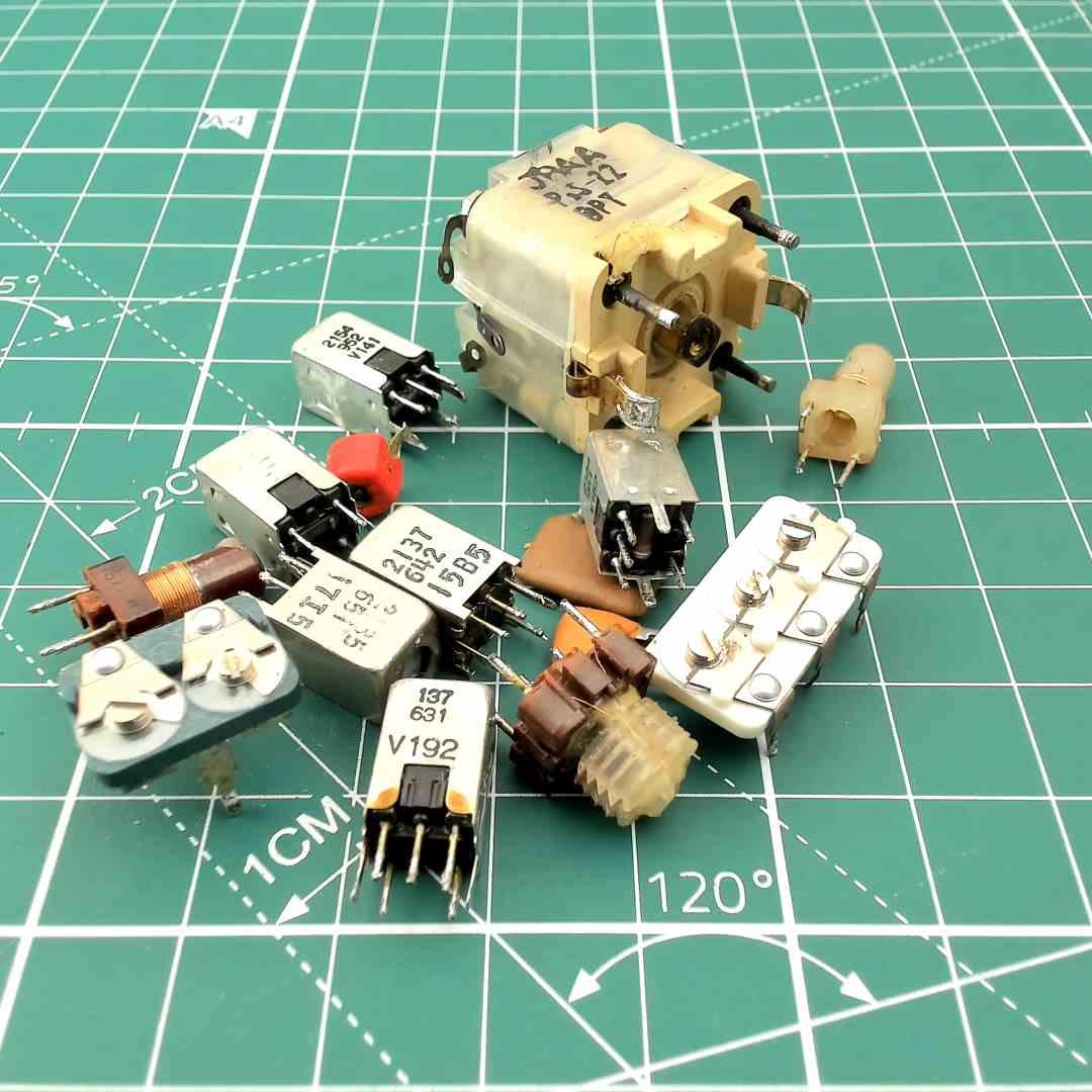 Hitachi TRK640 Radio Parts Job Lot FM/LW/MW/SW Vintage Audio