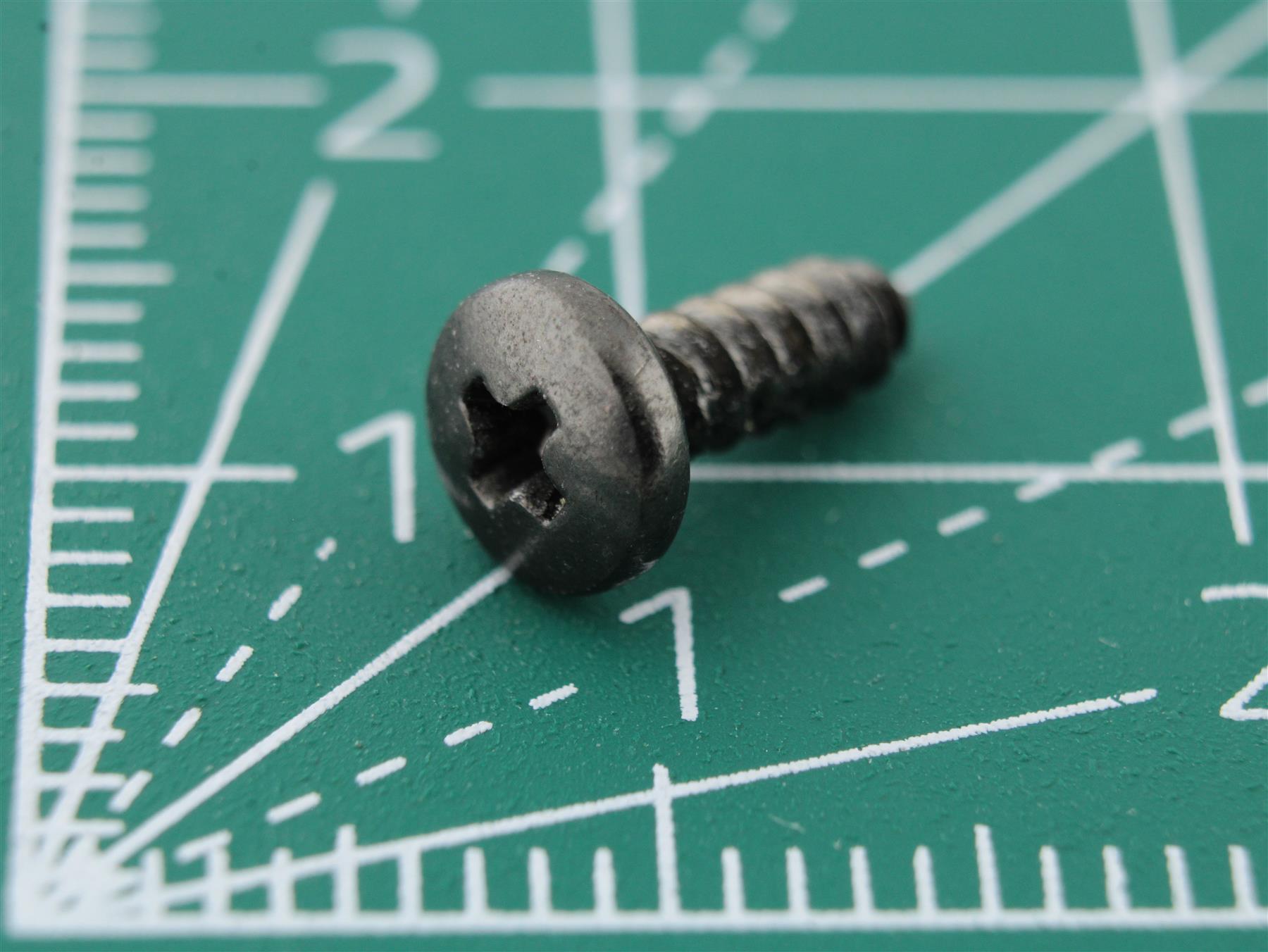 Custom Screw M2.57 x 9.6 for Vintage Audio Equipment (Sony, Pioneer)