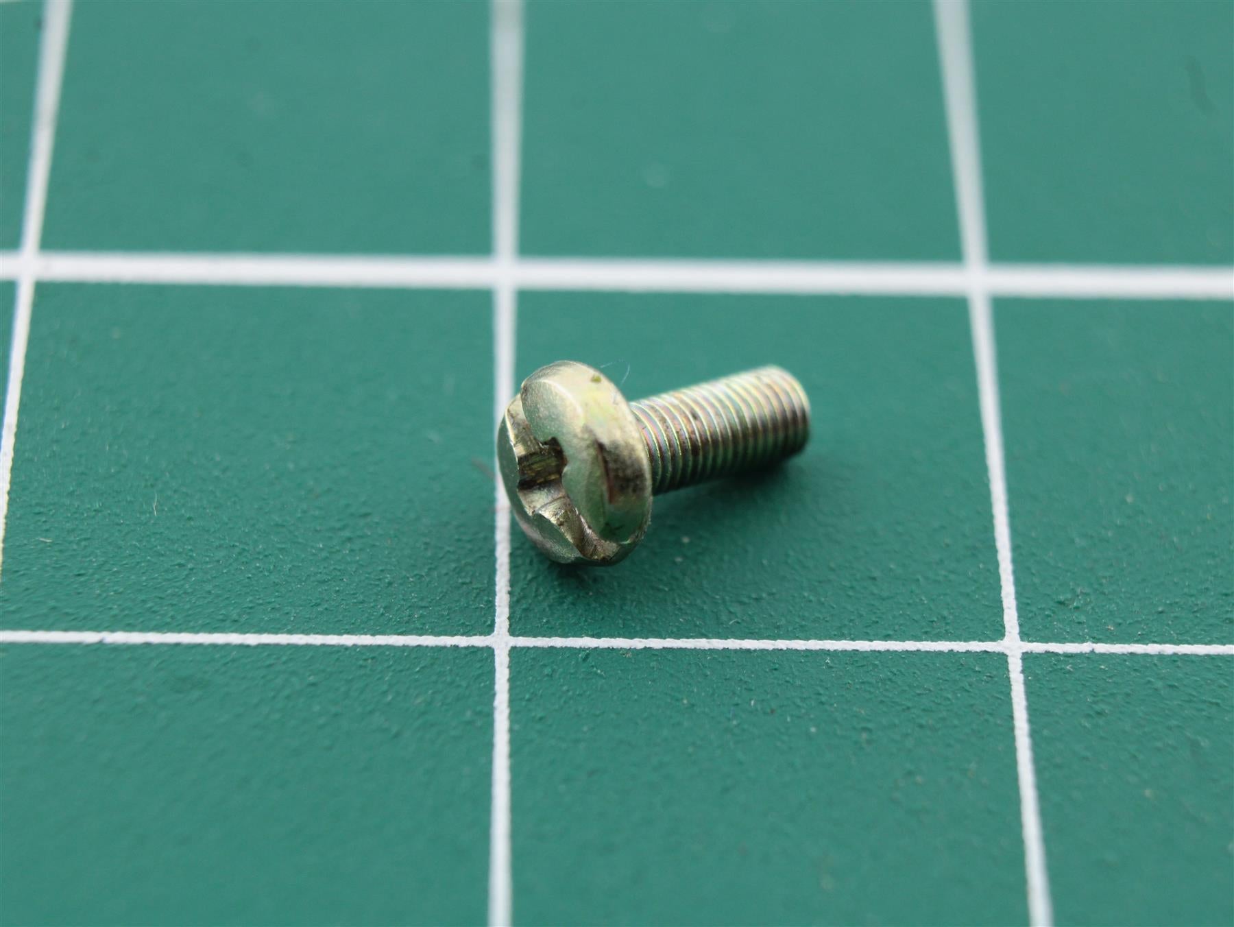 Bang & Olufsen 2034068 – Screw 2×5