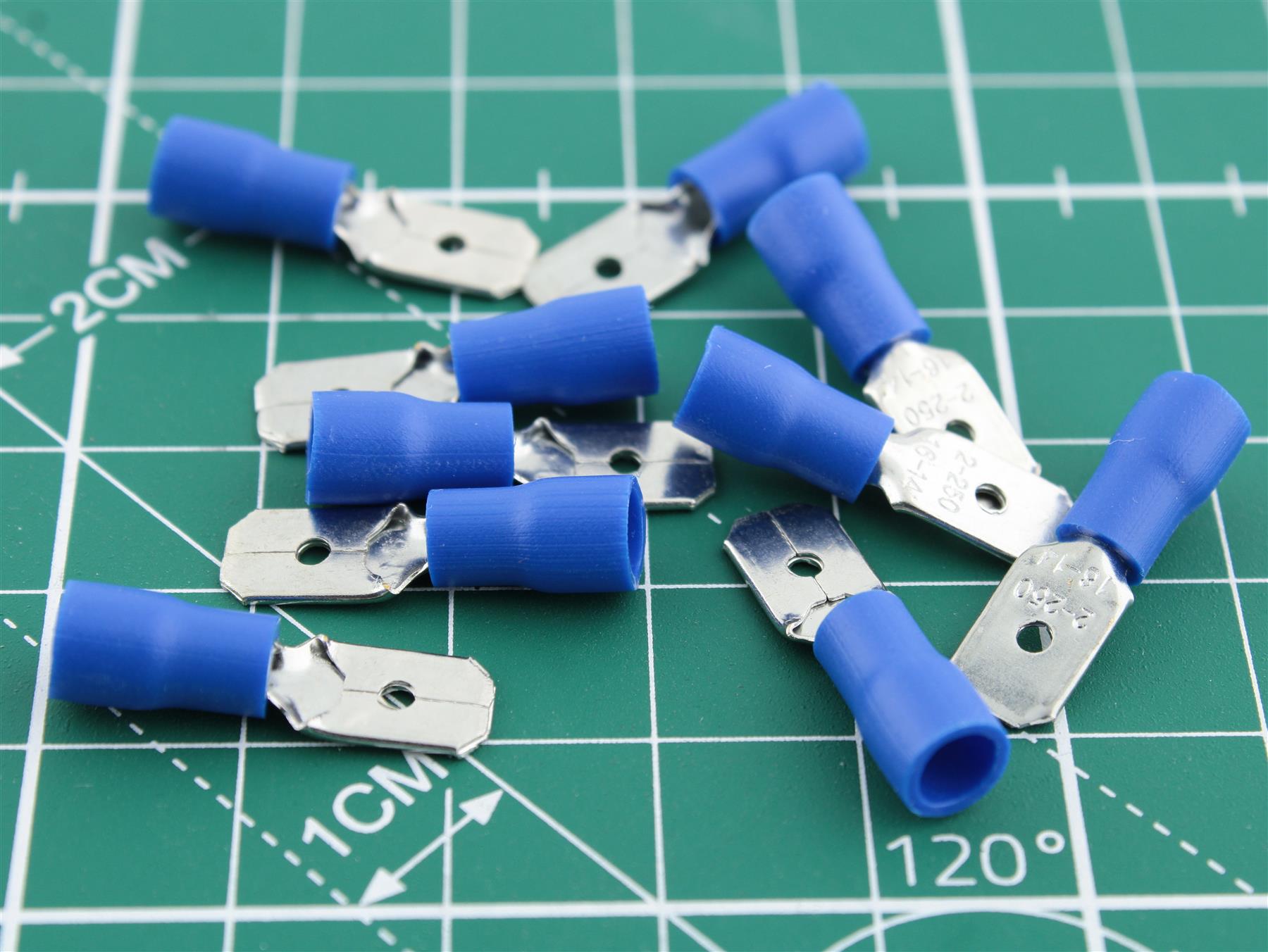 Male Spade Terminal Blue Insulated (0.5–2.0 mm²) 4.8 mm Pack of 10